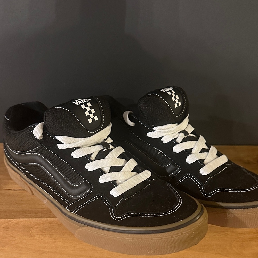 Vans Men's Black and White Sneakers